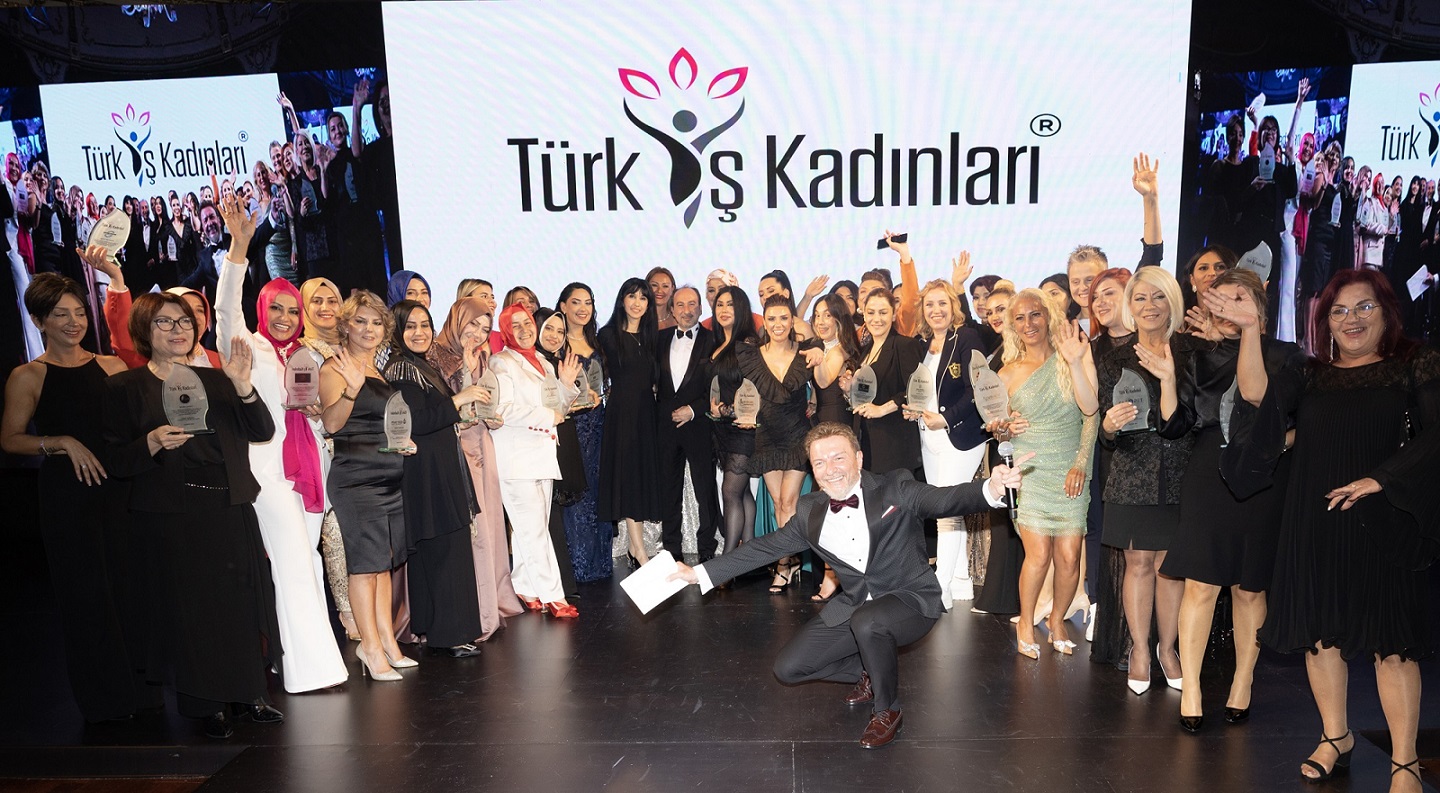 Türk İş Kadınları Plaket Töreni Pınar Altuğ Atacan ve Burak Törün Sunumuyla Adile Sultan Sarayı'nda 3 Mayıs 2023 tarihinde gerçekleşti.